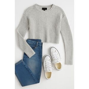 Forever 21 cropped gray ribbed sweater (size Small):
